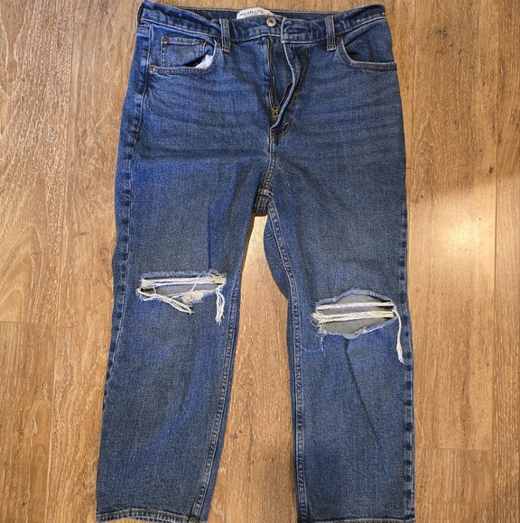 Abercrombie & Fitch Women's straight Crop Jeans - Picture 1 of 3